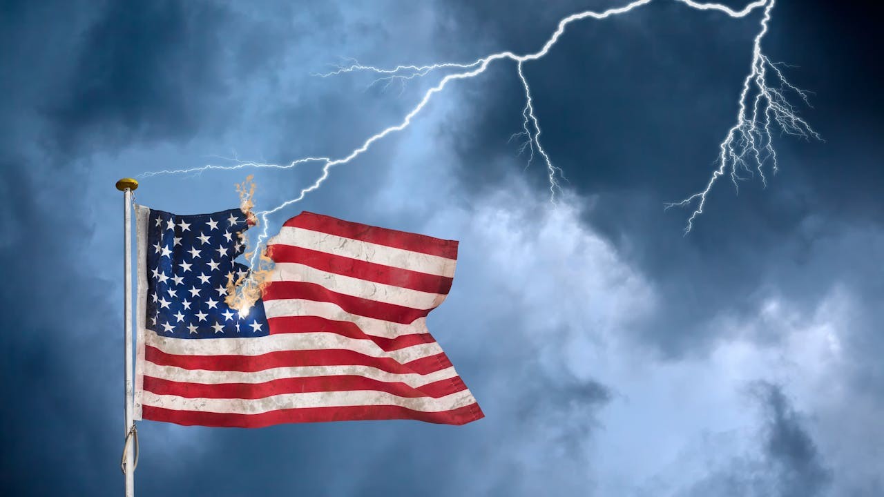 美國早已一分為二，美國人承受關稅影響，中產和窮人更貧。（Shutterstock）