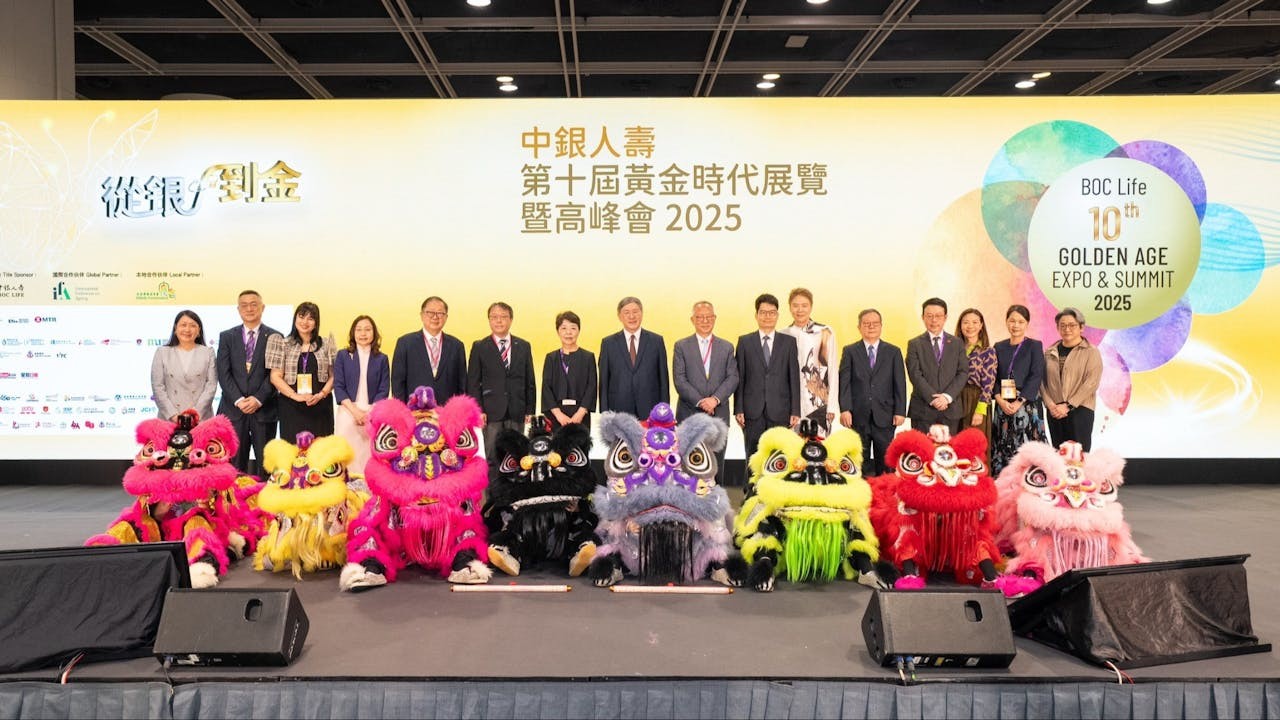 今屆黃金時代展覽暨高峰會邀得政務司副司長卓永興（左八）為榮譽嘉賓。（作者提供）