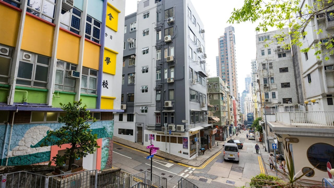 即使擁有政治意願和政策工具,香港的市區重建引擎仍因三大障礙而停滯不前。(Shutterstock)