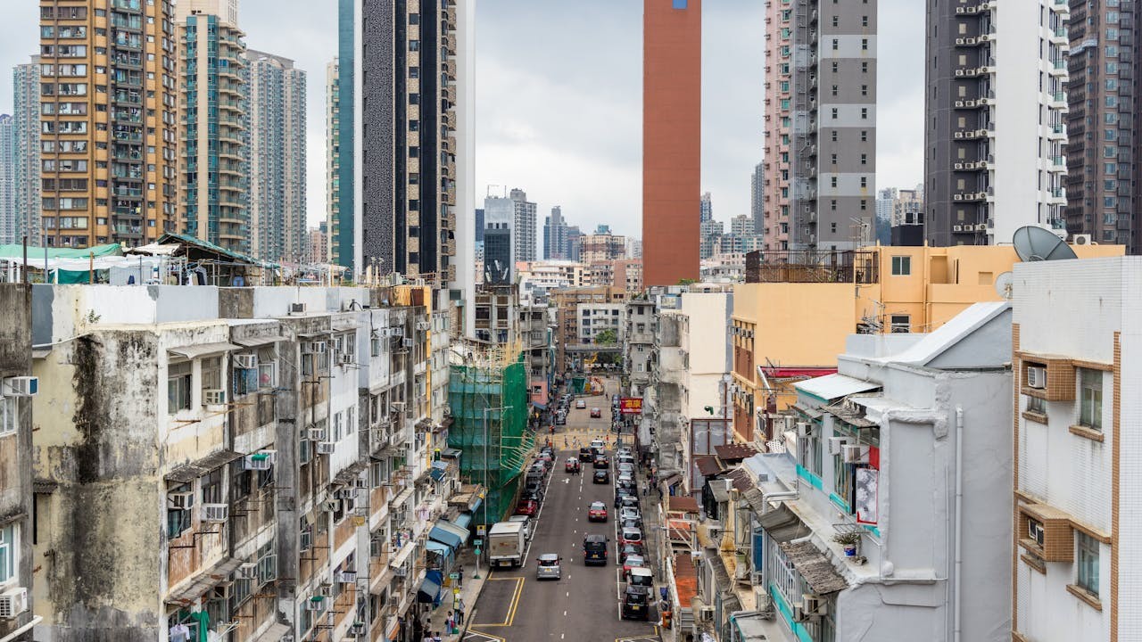 各人處理危機的手法不同，不能夠話他們是錯的，我反而希望他們的決定是正確，樓價上升，我亦可以逃出生天。（Shutterstock）