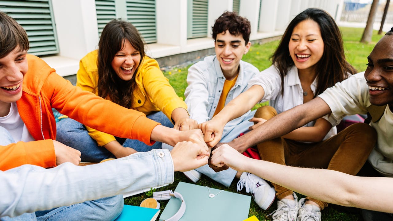 共情能力在AI時代不可或缺，學生要理解他人感受和需求，關心他人，善於建立良好關係。（Shutterstock）