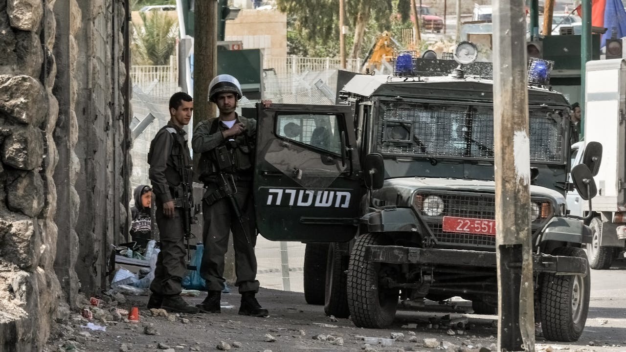 以色列國家派出軍隊，讓猶太移民遷入佔領阿拉伯人的千年定居之地。（Shutterstock）