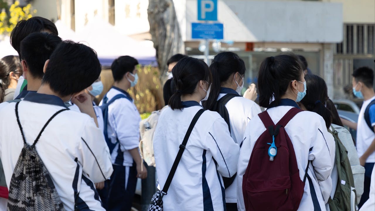 香港教育局可以借鑒國家不同地區的多模態數據，採集學生課堂發言、體育表現、藝術創作等非結構化數據，量化傳統難以評估的能力。（Shutterstock）