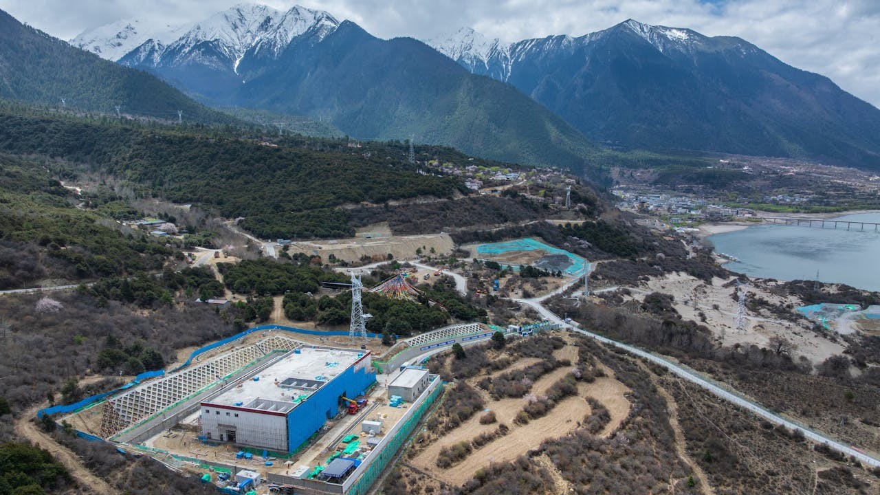 新疆、青海與西藏正成為中國西進戰略的前沿地帶，標誌中國50年地域發展格局的重心轉移。（Shutterstock）