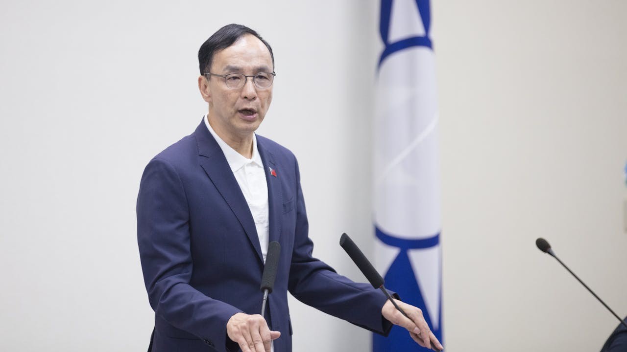 朱立倫長期掌控黨內資源，是否戀棧成為焦點。（Shutterstock）