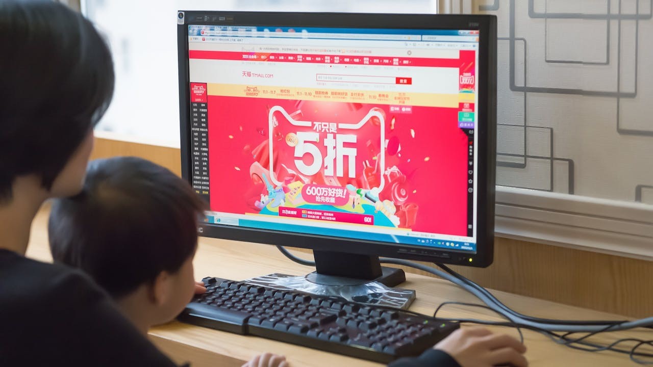 近來的發展表明，外賣平台正在演變成為一個由算法操縱主導、以利潤效率為核心的及時工廠。（Shutterstock）