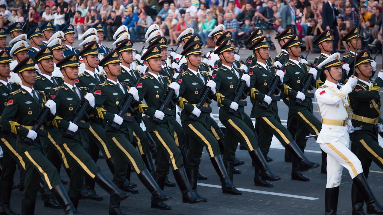 和平從來不是空談得來，更不可能靠別人施捨，唯有自立自強方能贏得尊重。（Shutterstock）