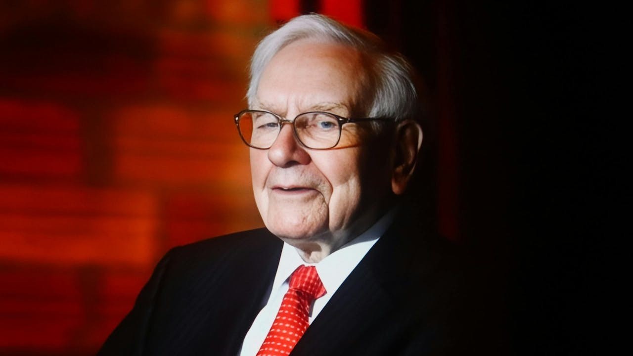 當年金融海嘯時，巴菲特以一人之力撐起了華爾街，可以說是一戰封神，確立了股神不可動搖的地位。（Shutterstock）