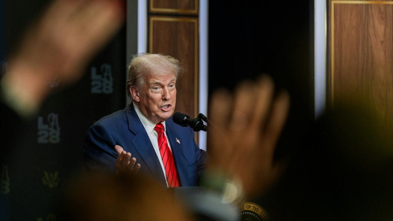 特朗普接受美媒訪問時透露在約一年後，向藥品徵收的關稅稅率最高會調高至150%，以及最終的250%。