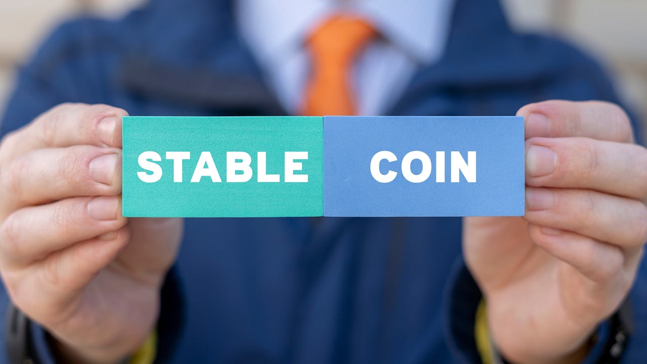 將來港元穩定幣比目前港元的明顯優越，是跨境支付。（Shutterstock）