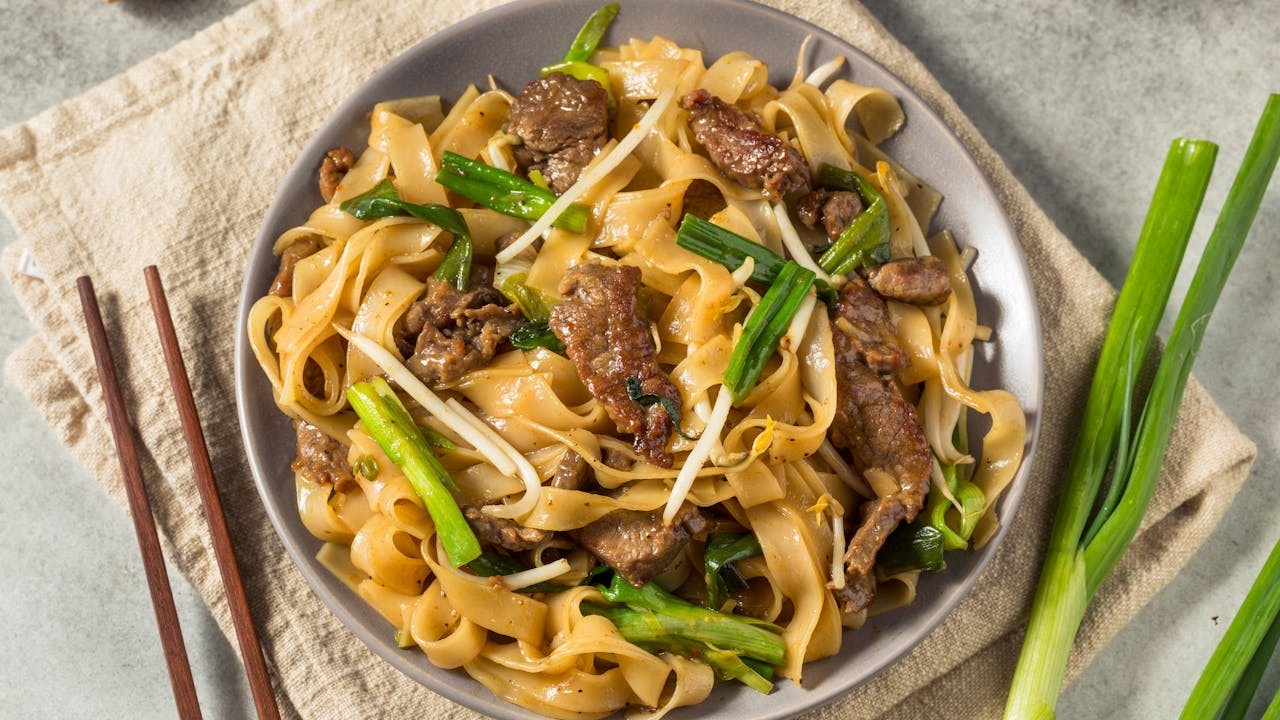 這不只是一碟乾炒牛河，而是一場結合失敗、探索與創新的STEAM實驗，一次用味蕾驗證的學習旅程。（Shutterstock）