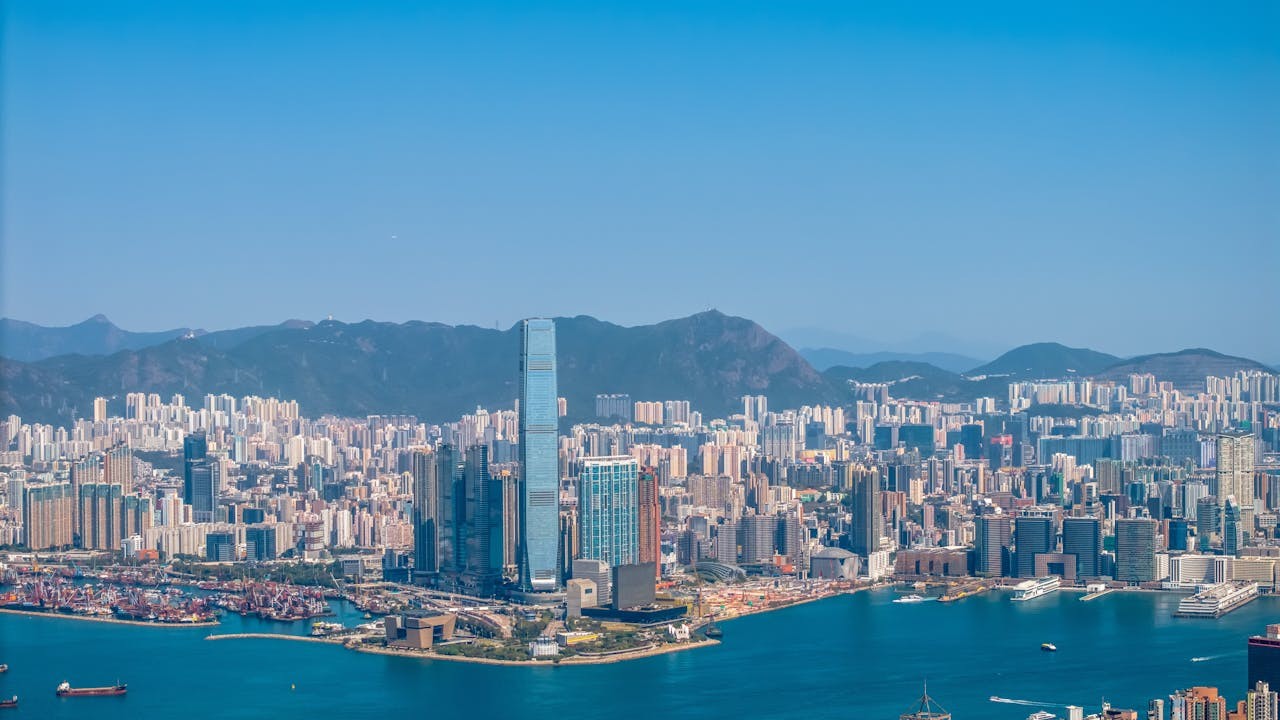 特區政府搶人才是否成功，要視乎引進來的人才能否留港，貢獻本地經濟和未來發展。（Shutterstock）