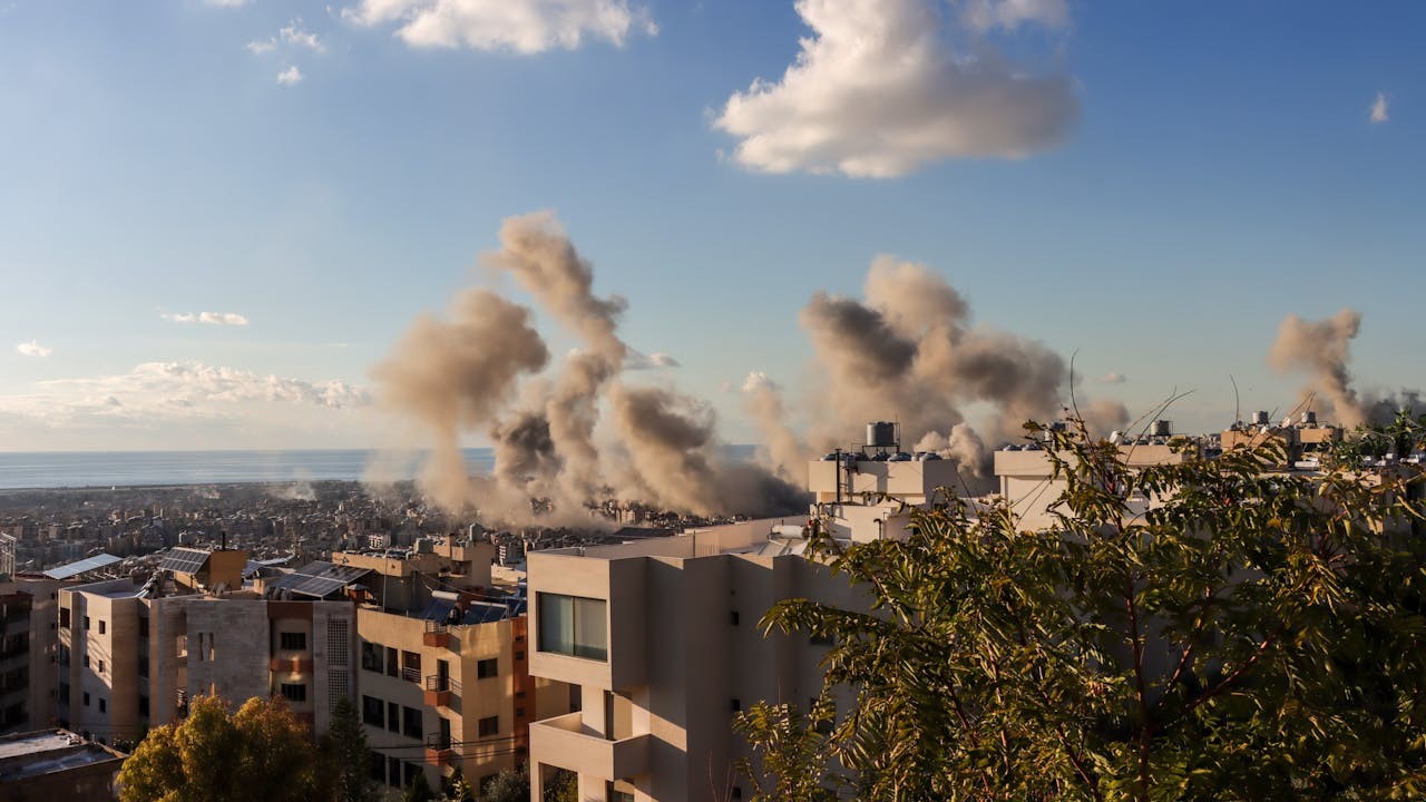 以色列並沒有放棄打擊真主黨，後者近七成庫存的導彈已被銷毀。（Shutterstock）