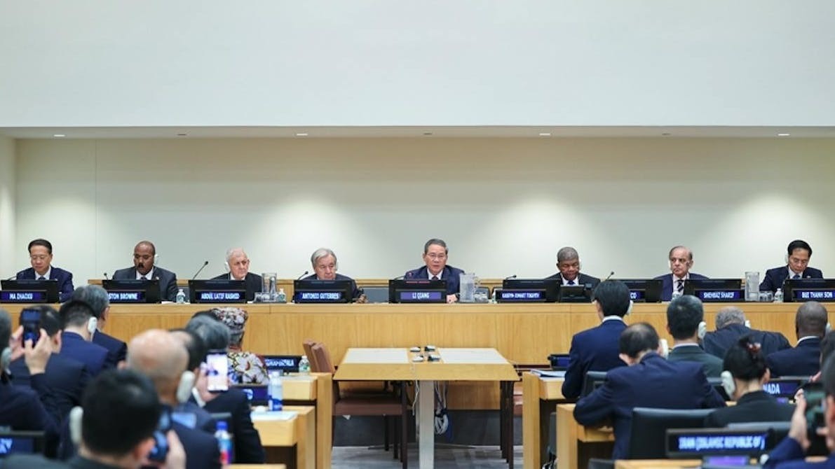 李強(中)表示中方願同各方進一步落實全球發展倡議,加快推進聯合國2030年可持續發展議程。(中國政府網)