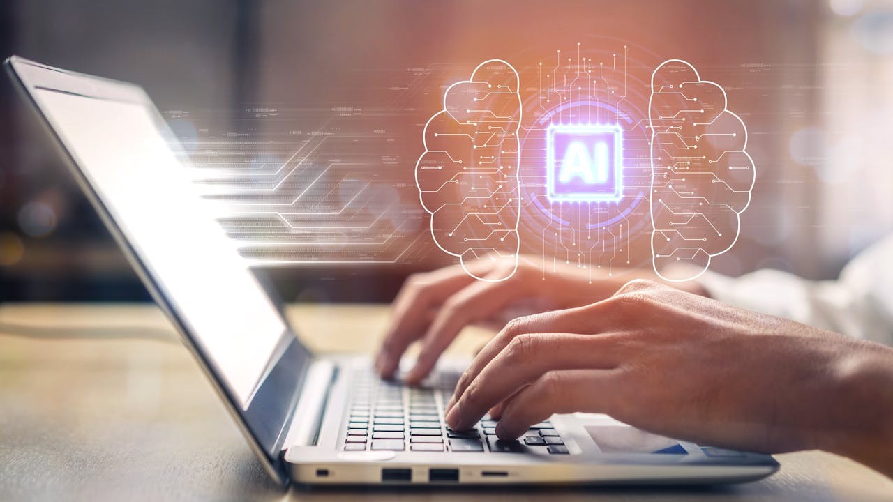 《關於深入實施「人工智能+行動」的意見》提出在軟硬基礎建設上的建設及優化建議，如提升大模型基礎能力、應用發展環境、人工智能安全能力等。（Shutterstock）