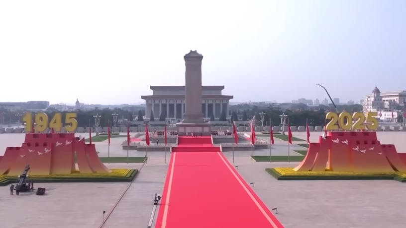 銘記歷史、緬懷先烈、珍愛和平、開創未來，中國在閱兵儀式上的四大核心價值，是不容許任何美西方連日台的政客肆意扭曲。（央視重播截圖）