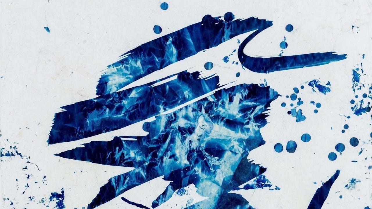 刁綺蓮老師獨一無二的藍曬，美不勝收的藍色調變奏，怎不讓人沉醉而共鳴呢？（刁綺蓮作品《書道02》局部，網絡圖片）