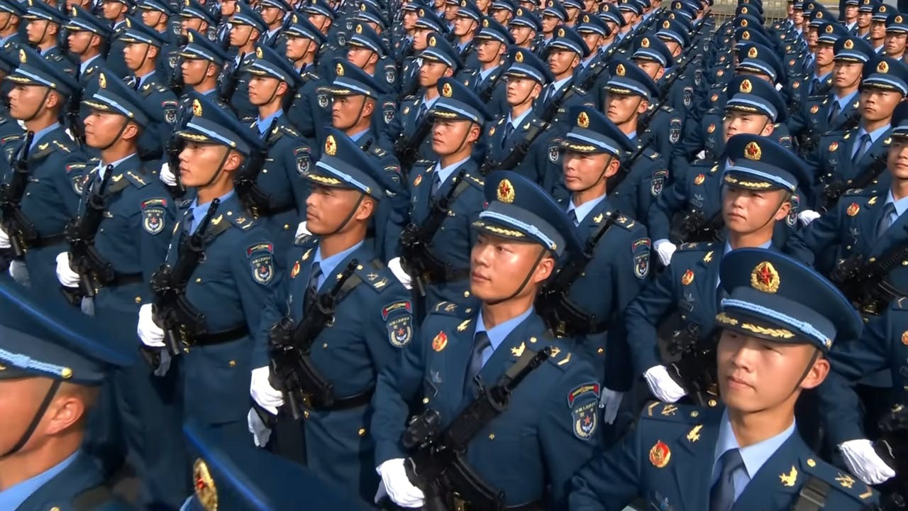 美國總統特朗普將這次閱兵稱為中國、俄羅斯與朝鮮密謀反美的標誌。(央視直播截圖)