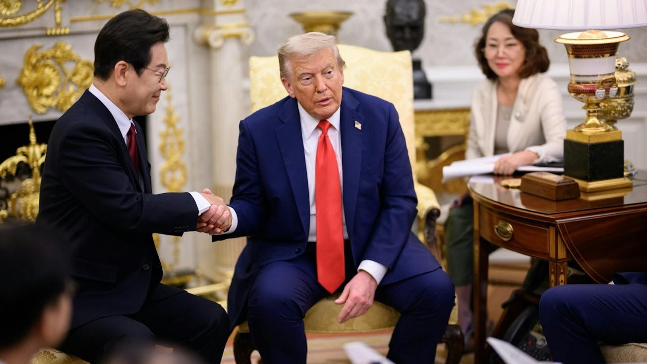 8月25日，美國總統特朗普與南韓總統李在明會晤。（白宮）