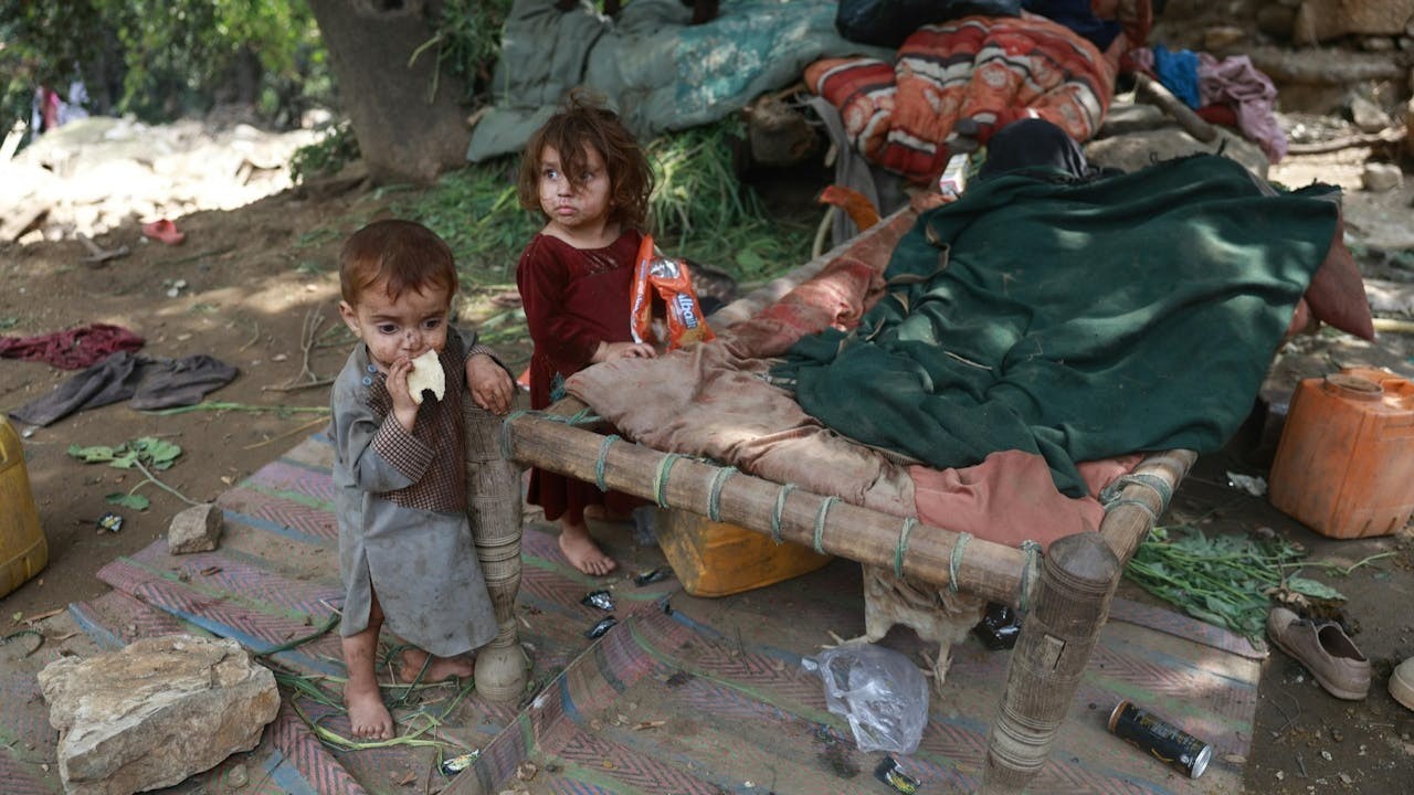 災區缺乏清潔用水，大大增加急性腹瀉傳染的風險，免疫系統仍待發展的孩子首當其衝。（Shutterstock）