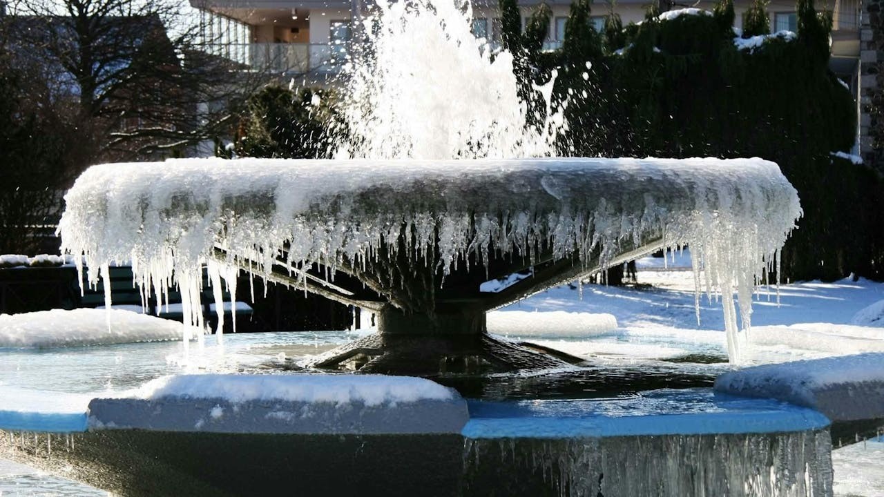 禪修只為追求安定的境界，就像水結成冰。（Shutterstock）