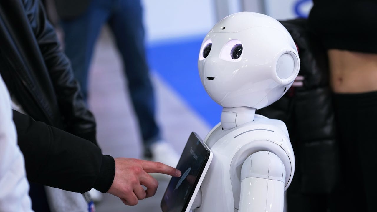 應用方面，大型企業或中小企也期望將AI應用於銷售和市場推廣及客戶服務。（Shutterstock）