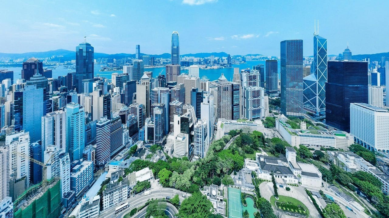 香港有內地億萬人民可作旅客，旅遊業可保基層就業與生活。（Shutterstock）