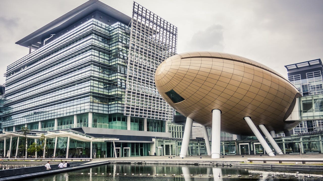 香港擁有一國兩制的獨特優勢、雄厚的科研基礎和國際化的市場環境，完全有能力在國家「人工智能+」行動中扮演重要角色。（Shutterstock）