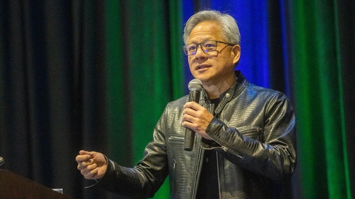 今年4月，美方宣布限制輝達輸去中國的芯片數量及型號，這促使內地生產商加速研發代替品，而產品也大幅提升了效能。（NVIDIA X）