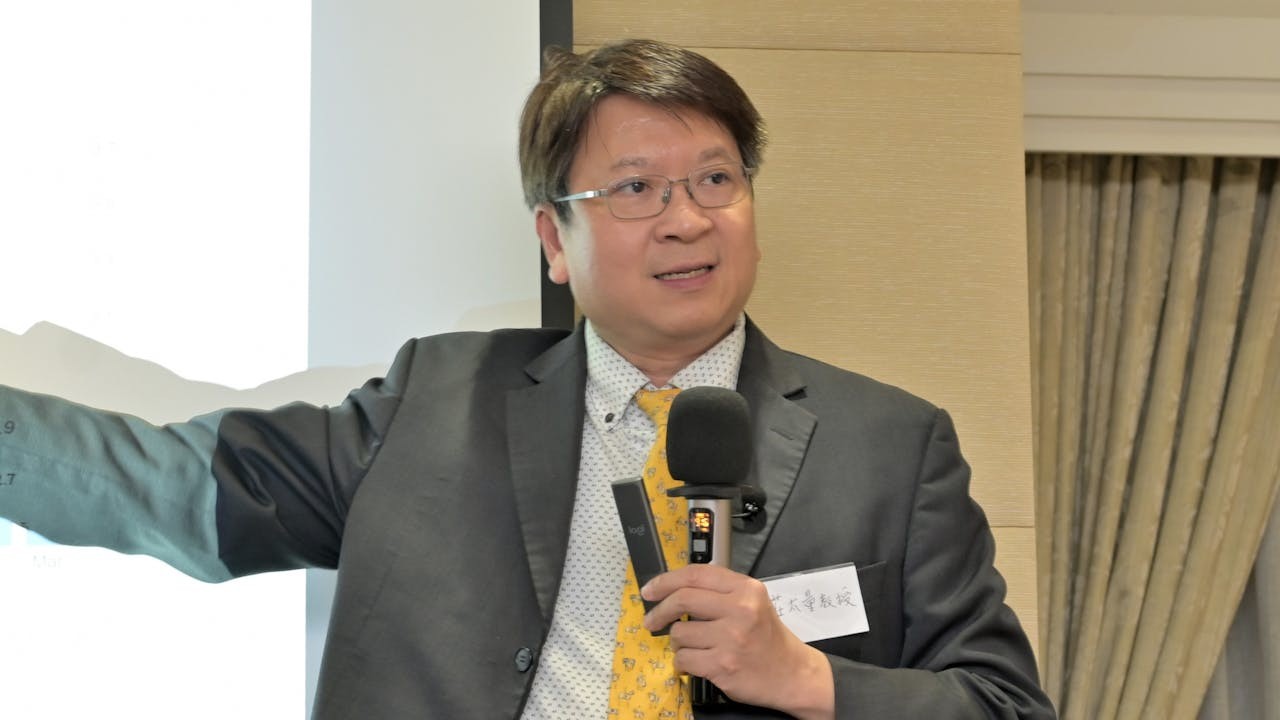 莊太量認為,今次報告內容繁多,有為應付多方訴求、且不想得失任何一方而堆砌而成。(文灼峰攝)