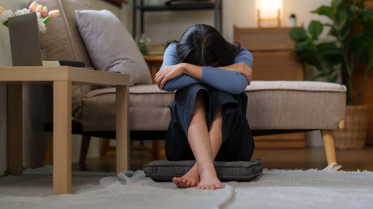 家庭悲劇通常都不是單一原因所造成，而是多種因素叠加的結果。（Shutterstock）