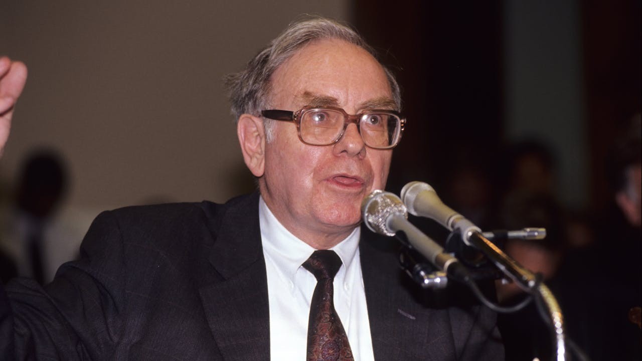 儘管局勢不穩,巴菲特仍在二戰期間匆忙進場投資,最終卻獲得了驚人的報酬。(Shutterstock)