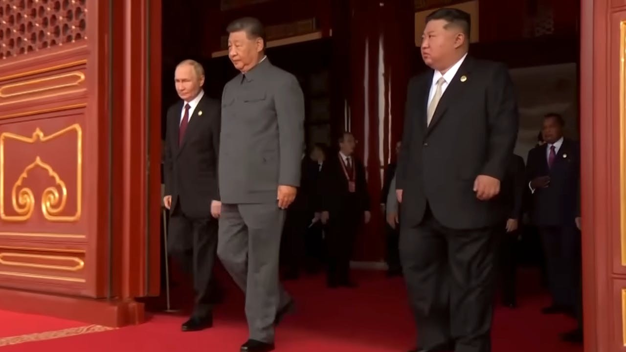 中俄朝三國的領導人，特朗普都曾稱之為好朋友。（央視重播截圖）