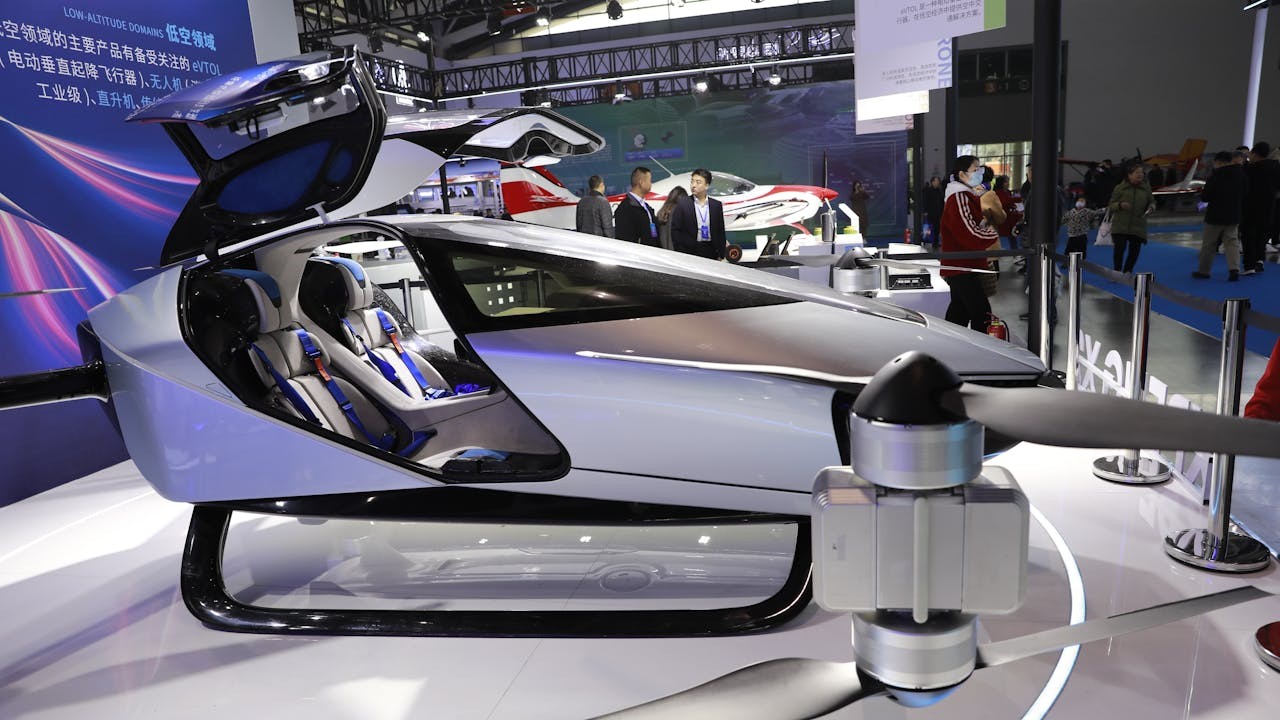 近年，中國在鋰電池、光伏太陽能板、電動車、核能發電、量子計算，以至在AI訓練上皆有突破。（Shutterstock）