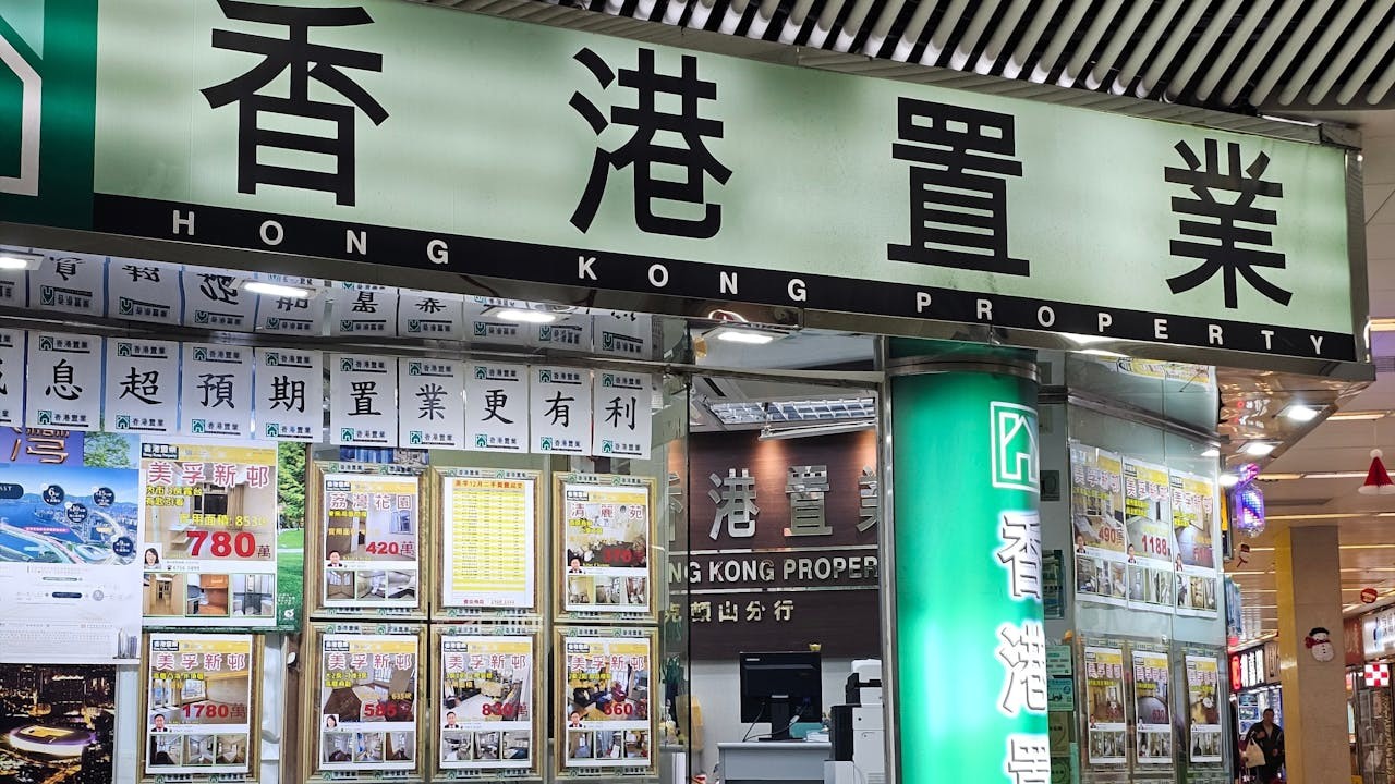 如用公司名義持有物業，轉讓公司股分只需繳交0.3%的印花稅。（Shutterstock）