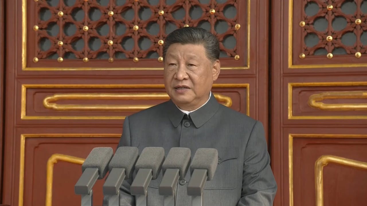 習近平天安門城樓閱兵講話表示，中國人民抗日戰爭是世界反法西斯戰爭的重要組成部分。（央視直播截圖）