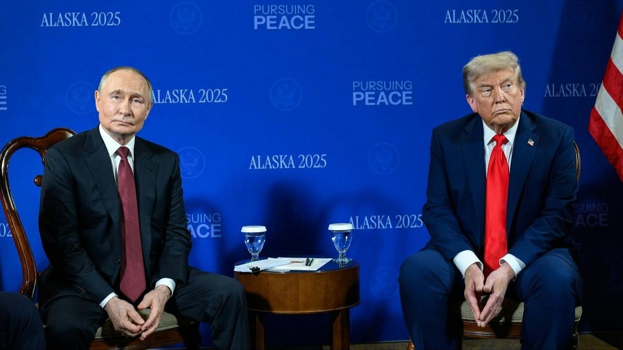 8月15日，美國總統特朗普在阿拉斯加軍事基地與俄羅斯總統普京會晤。（白宮）