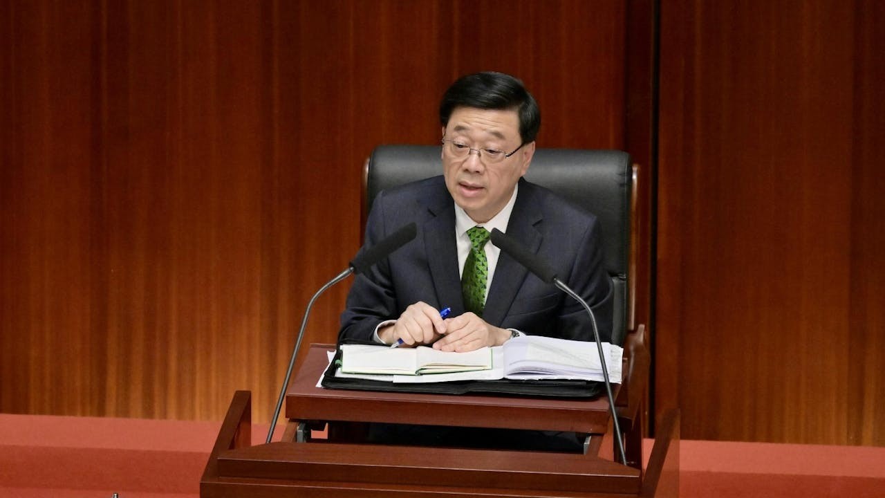 特首李家超出席立法會答問會以及電台節目，回應有關《施政報告》的提問。（政府新聞處）