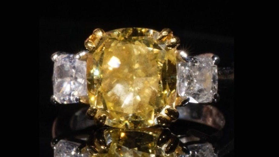 彩鑽的切工並不像白鑽那樣追求理想比例，更多是為了強化顏色表現，例如radiant 切割。（作者提供）