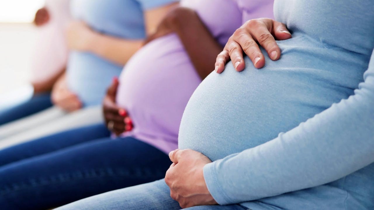 人造子宮永遠無法複製那份只有母親才能給予的溫暖與愛。（Shutterstock）