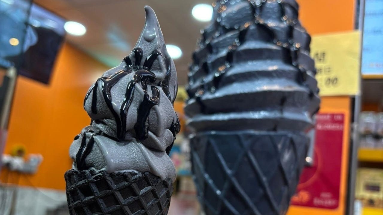 雪糕上，以石磨慢碾而成的芝麻醬，不僅保留了全營養，更將芳香物質徹底釋放，成就了味覺與健康的雙重盛宴。（作者提供）