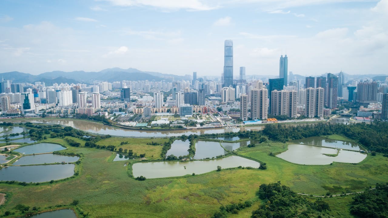 在今年財政預算案內，政府已明確表示將優先投入資源開拓創科用地，以及跨境鐵路等項目。（Shutterstock）