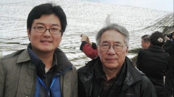 金教授與筆者,2013年攝於卡拉駿的雪野。(作者提供)