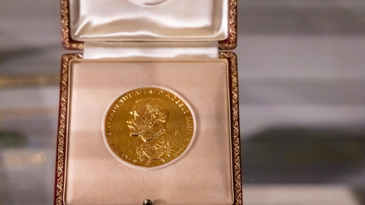 在早期,很多人懷疑只有西方學者才有能力獲得諾獎,但現在這樣的具有種族主義的觀點不再存在。(Shutterstock)