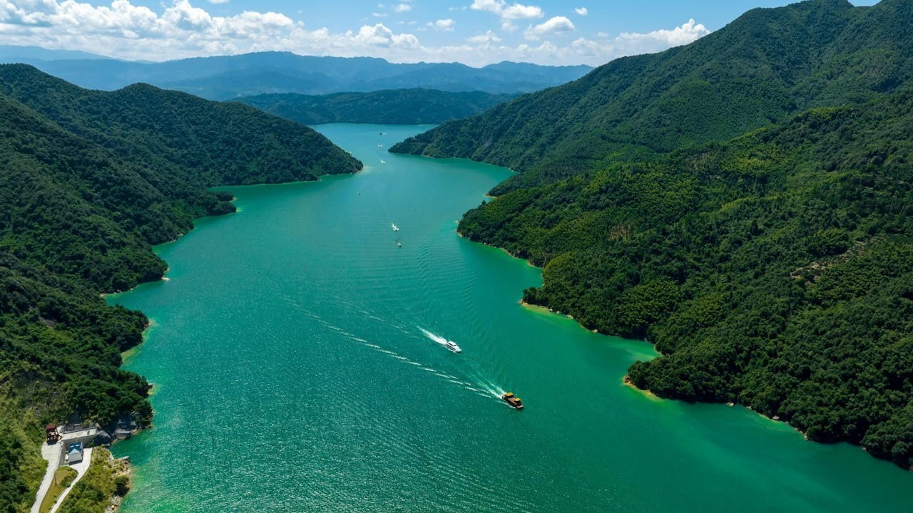 東深供水工程以當年的巨額投資3800萬元人民幣啟動,將東江水引至深圳,繼而供應香港。(Shutterstock)
