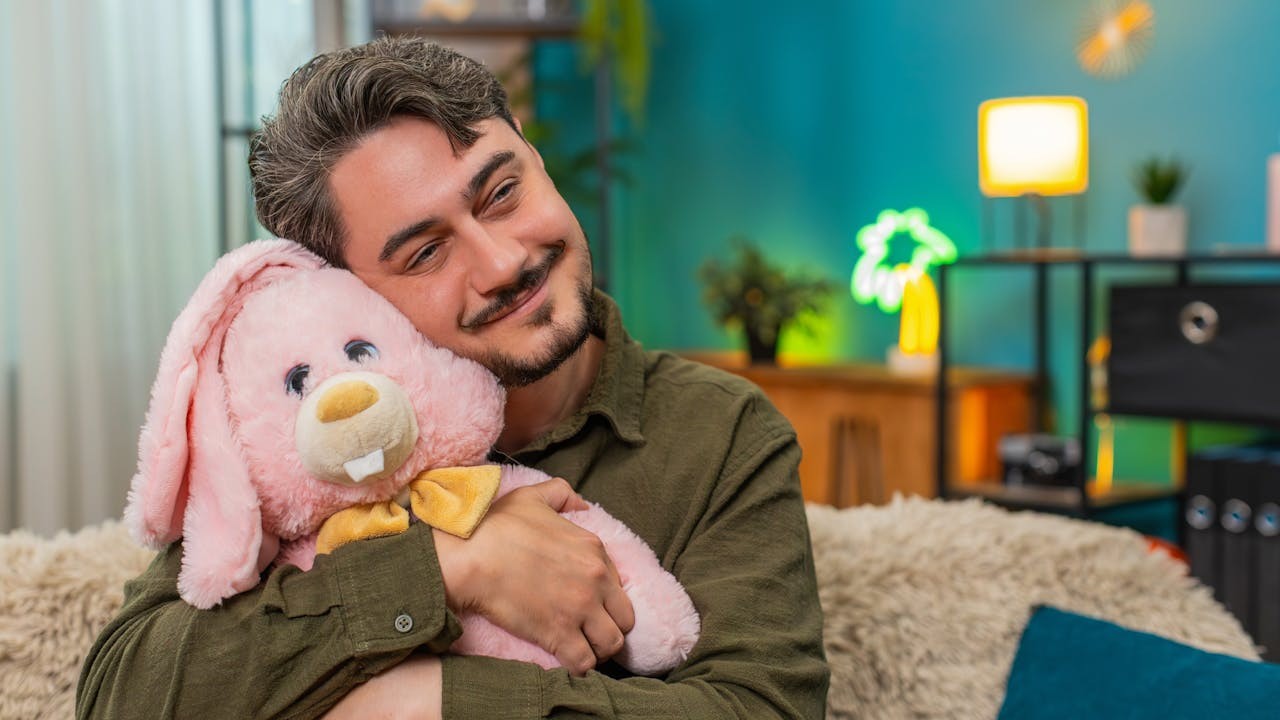 我們除了可以用「矜惜」一詞表「小心、謹慎地愛惜」之外,也可以單用一「矜」字表相同的意思。(Shutterstock)