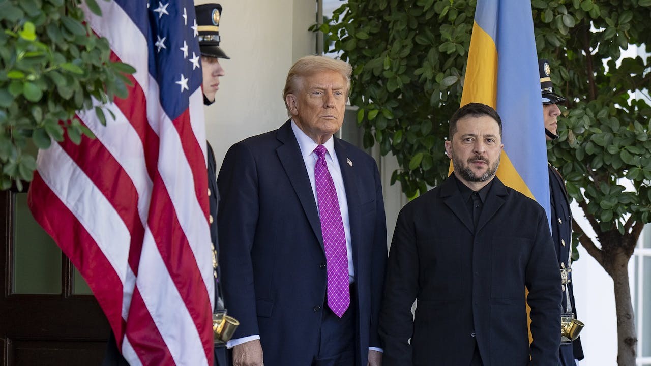 特朗普10月17日接待到訪的烏克蘭代表團時態度大變，開門見山就要求澤連斯基割地，後者表示拒絕。（白宮Flickr）