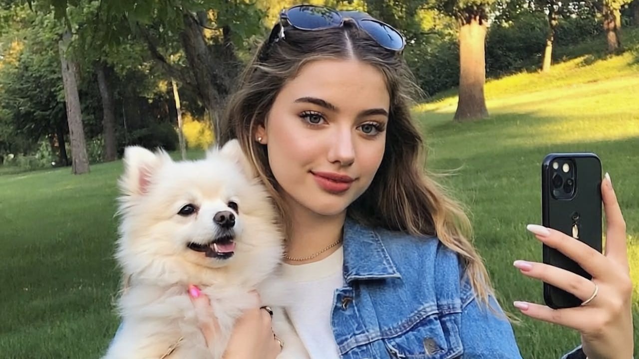 在社群媒體上Tilly已擄獲6萬多名粉絲的心,互動起來完全不像冰冷AI。(Shutterstock)