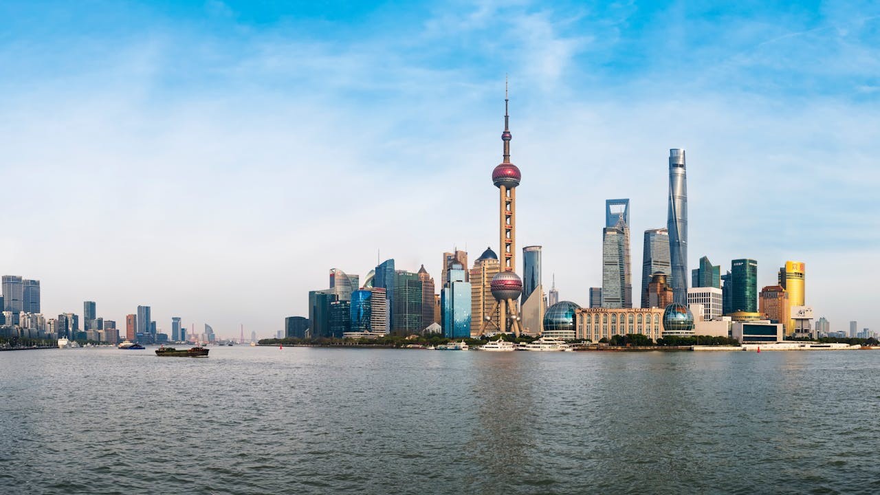 只有大量中國企業放眼全世界、成功全球化,才能解決內卷、通縮和年輕人失業等問題。