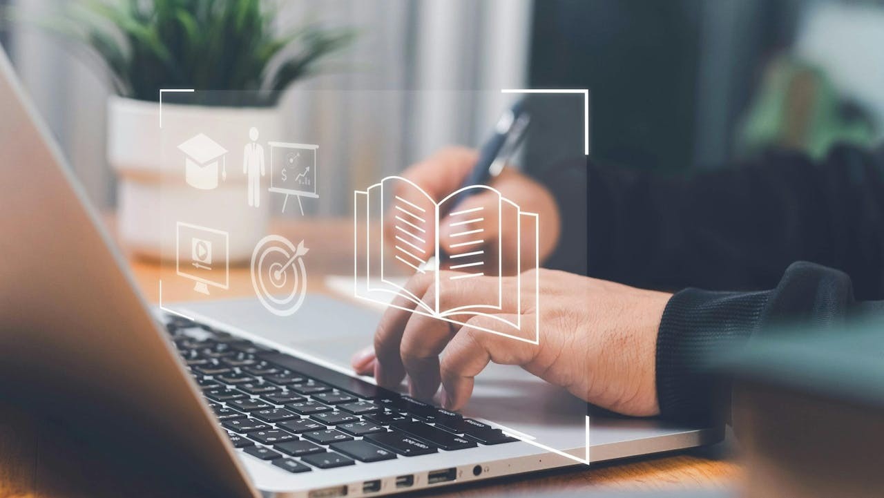 老師若要上網課,事前需要準備什麼?(Shutterstock)